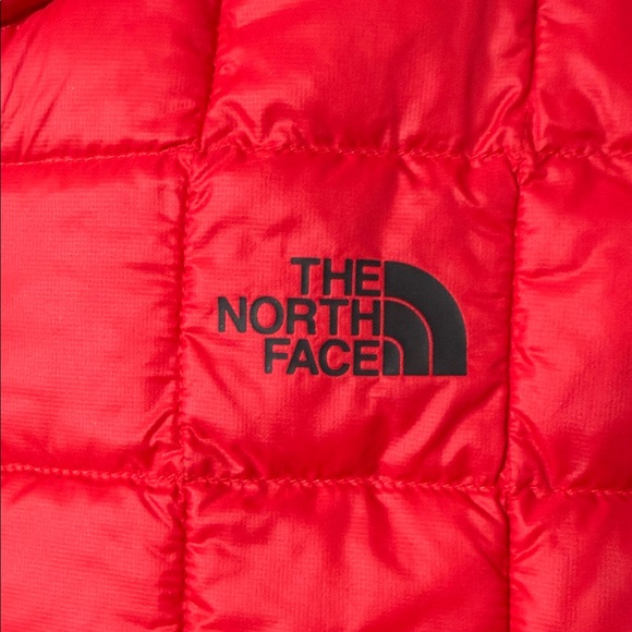 The North Face Men's Thermoball Quilted Red Vest - Size Large - Picture 2 of 5